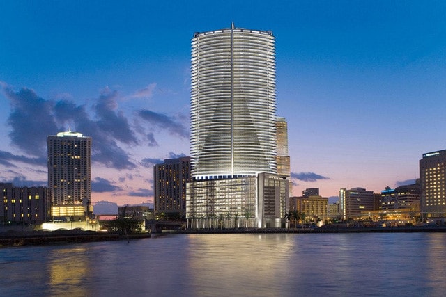 Ngoài ra, ông còn sở hữu tổ hợp nhà ở, khách sạn Epic nằm tại Miami và biến nó trở thành một trong những khách sạn sang trọng bậc nhất ở Mỹ