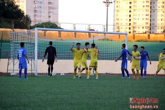 Hoàng Văn Khánh là cầu thủ duy nhất lập công cho U.21 SLNA trong trận giao hữu với U.21 Than Quảng Ninh