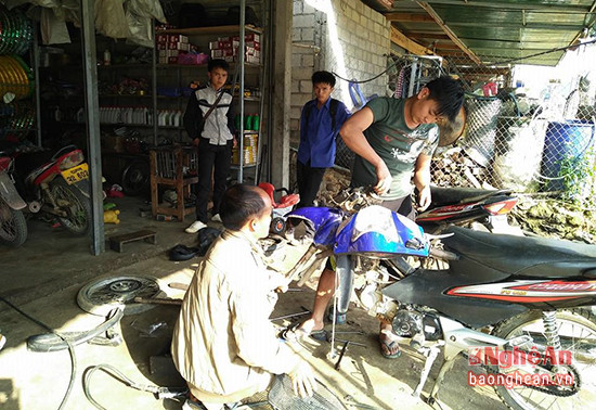 Tiệm sửa chữa xe máy
