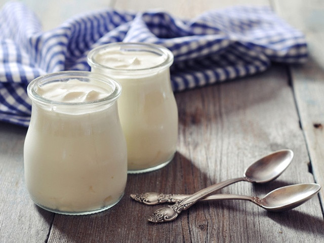 Nên chọn sữa chua không đường nếu đang giảm cân  /// Ảnh: Shutterstock
