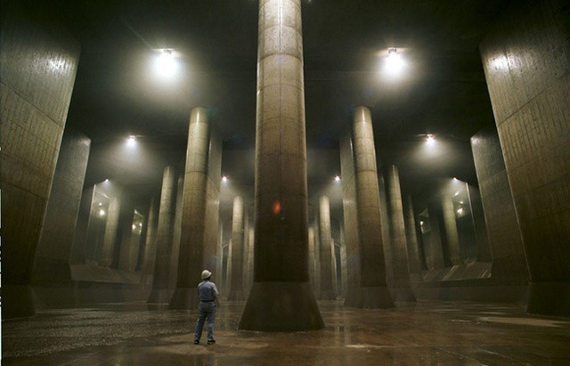 Những cột trụ dưới lòng đất khiến người ta gọi công trình này với cái tên điện Pantheon dưới lòng đất.