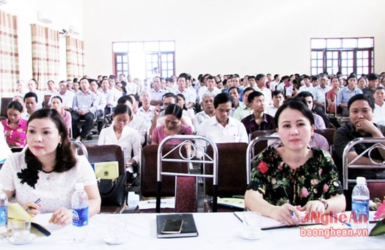 Các đại biểu tham dự hội nghị.