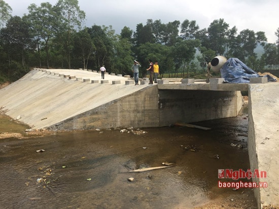 Cầu Tràn Khe Lá đưa vào sử dụng giúp người dân lưu thông an toàn mùa mưa lũ