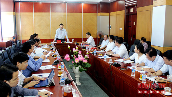 Toàn cảnh buổi làm việc của Bí thư Tỉnh ủy Nguyễn Đắc Vinh với Cục Thuế Nghệ An.
