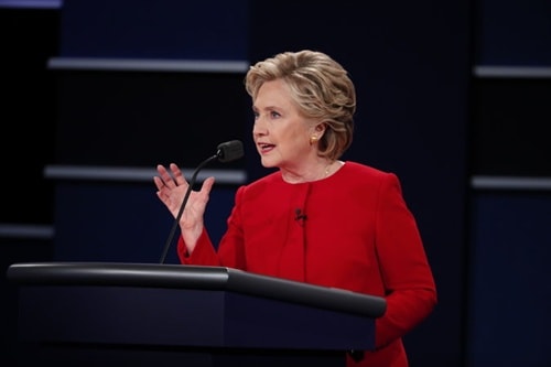 clinton-tap-duot-cho-cuoc-doi-dau-voi-trump-the-nao