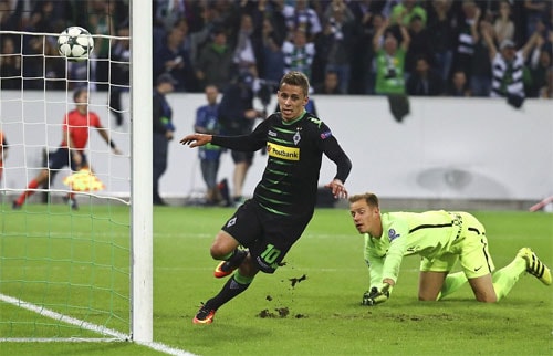 hang-cong-tit-ngoi-barca-van-kiem-tron-ba-diem-o-champions-league-1
