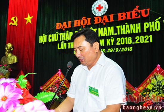 Đồng chí Đậu Vĩnh Thịnh, Phó chủ tịch UBND TP Vinh phát biểu tại đại hội