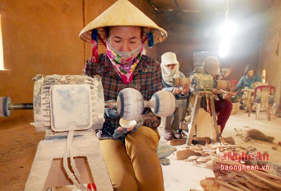 Nghề mộc mỹ nghệ giải quyết cho 300 lao động với thu nhập từ 3 - 8 triệu đồng/tháng.