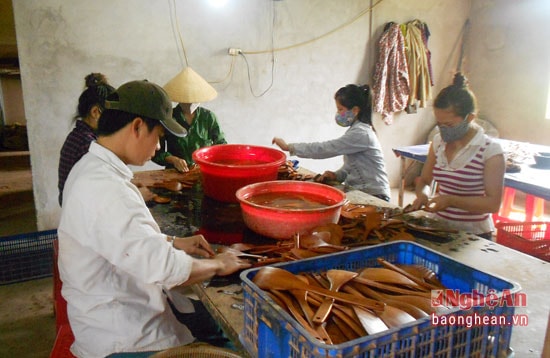 Nghề mộc mỹ nghệ giải quyết cho 300 lao động với thu nhập từ 3 - 8 triệu đồng/tháng.