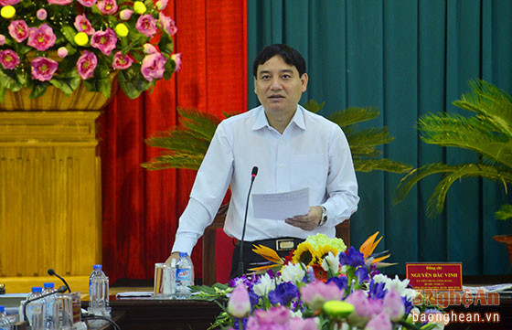 Bí thư Tỉnh ủy Nguyễn Đắc Vinh chủ trì buổi làm việc. 