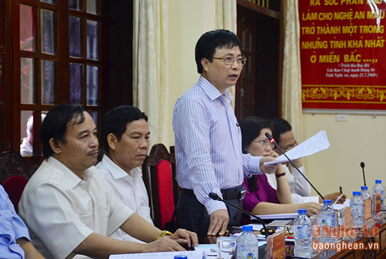 Giám đốc Sở Y tế Bùi Đình Long phát biểu tại cuộc làm việc.