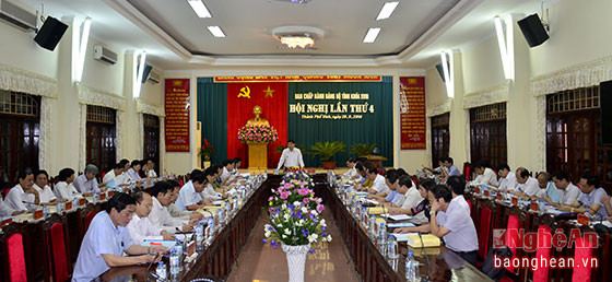 Bí thư Tỉnh ủy Nguyễn Đắc Vinh kết luận cuộc làm việc.