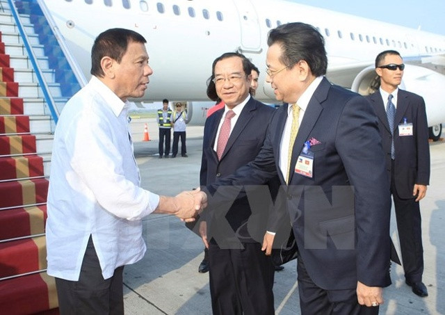 Lễ đón Tổng thống Philippines Rodrigo Duterte tại sân bay Quốc tế Nội Bài. Ảnh: TTXVN