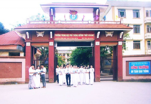 Trường THPT mang tên Huỳnh Thúc Kháng ở Nghệ An.