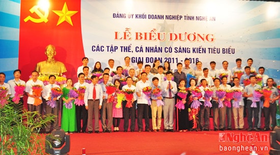 Biểu dương các tập thể, cá nhân có sáng kiến tiêu biểu giai đoạn 2011 - 2016.