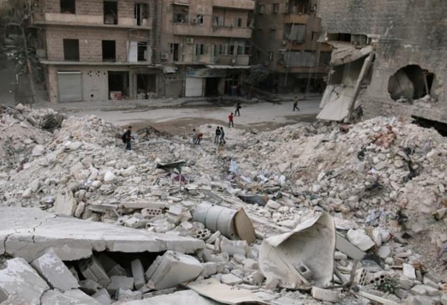 Khu vực al-Kalaseh do lực lượng phiến loạn kiểm soát, gần thành phố Aleppo, Syria ngày 29/9. Ảnh: Reuters.