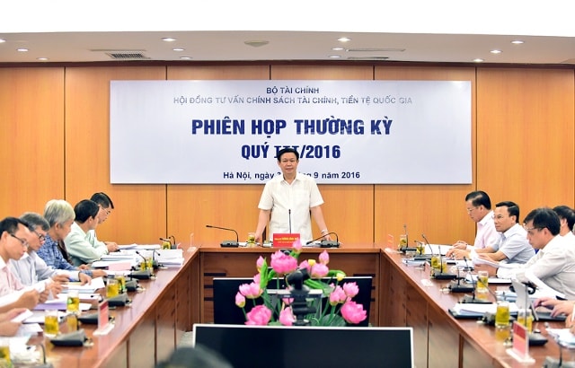 Phó Thủ tướng Vương Đình Huệ phát biểu tại phiên họp. 