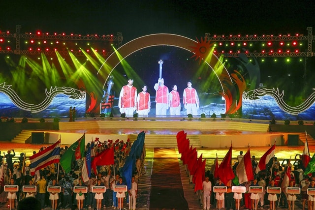 Toàn cảnh lễ khai mạc.