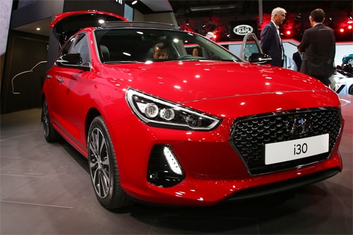 hyundai-i30-the-he-moi-ra-mat-them-thach-thuc-cho-mazda3