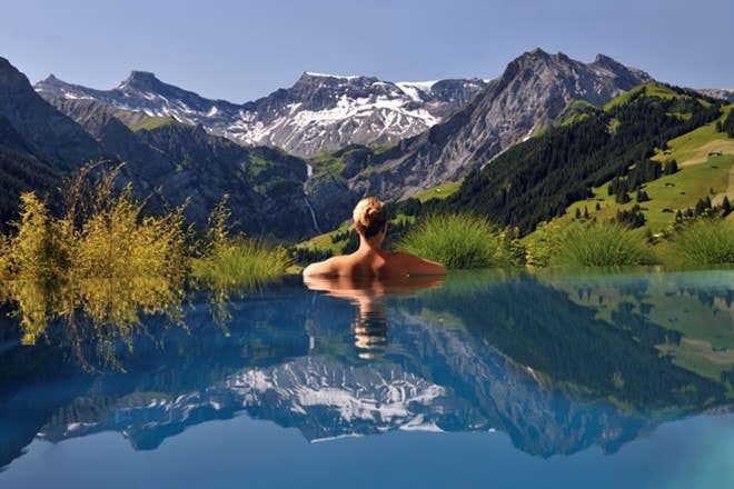 Khách sạn Cambrian nằm ẩn mình giữa cảnh quan tuyệt đẹp của dãy núi Alps ở Thụy Sĩ. Ngoạn mục có lẽ là tính từ thích hợp nhất để mô tả về nơi đây. Sự lãng mạn, phong cảnh hùng vĩ như 