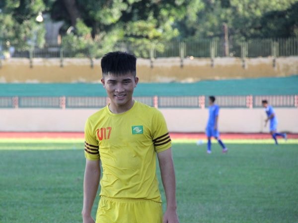 Tuy mới 17 tuổi nhưng Đặng Văn Lắm thi đấu rất chững chạc. 
