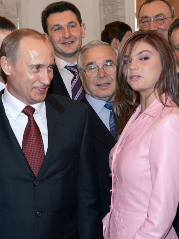 Tổng thống Putin và Alina Kabaeva trong buổi gặp mặt đoàn Nga tham dự Olympic 2004.