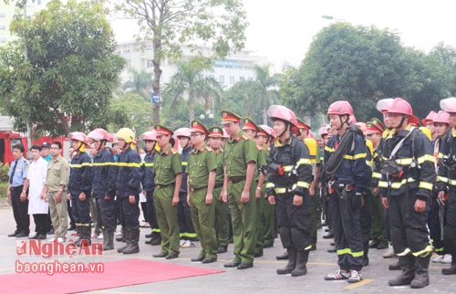 Các lực lượng tham gia diễn tập.