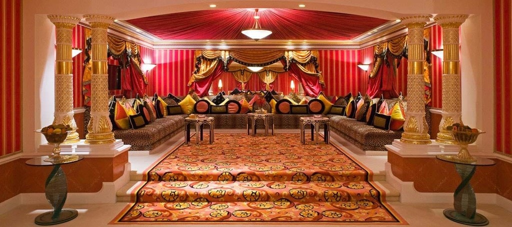 Số tiền chi cho một tối ở phòng suite của khách sạn hạng sang tại Dubai còn nhiều hơn thu nhập hàng năm của phần lớn chúng ta. Những phòng suite như Royal ở Burj Al Arab hay Royal Bridge ở Atlantis the Palm có giá khoảng 23.000-35.000 USD một đêm. Ảnh: Jumeirah. 