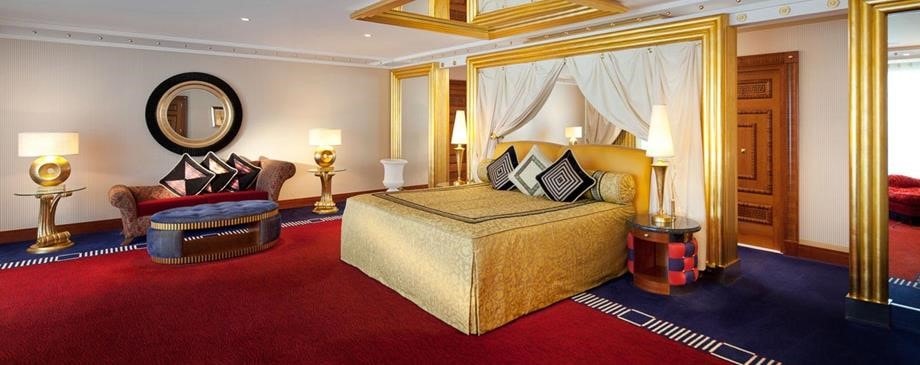 Giá phòng suite một phòng ngủ “rẻ nhất” của Burj Al Arab rơi vào khoảng 1.360 USD vào mùa thấp điểm, và hơn 2.000 USD vào mùa cao điểm. Ảnh: Jumeirah. 