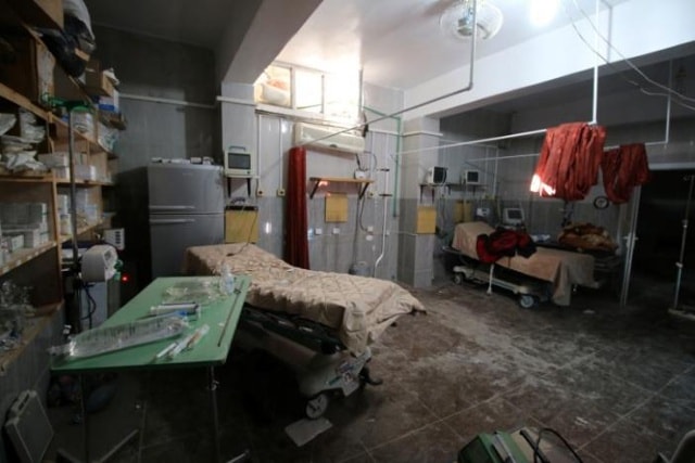 Một bệnh viện dã chiến bị không kích tại Aleppo, Syria ngày 1/10. Ảnh: Reuters.