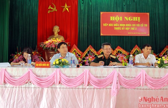 Các đại biểu Quốc hội tại hội nghị.