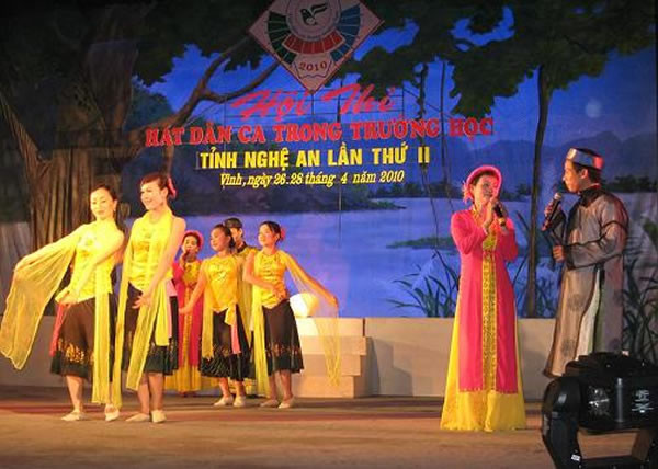 Màn hát đối  dân ca Nghệ Tĩnh được nhiều người yêu mến.