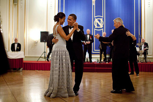 Vợ chồng ông Obama nhảy với nhau tại tiệc Nobel 2009 ở Oslo, Na Uy