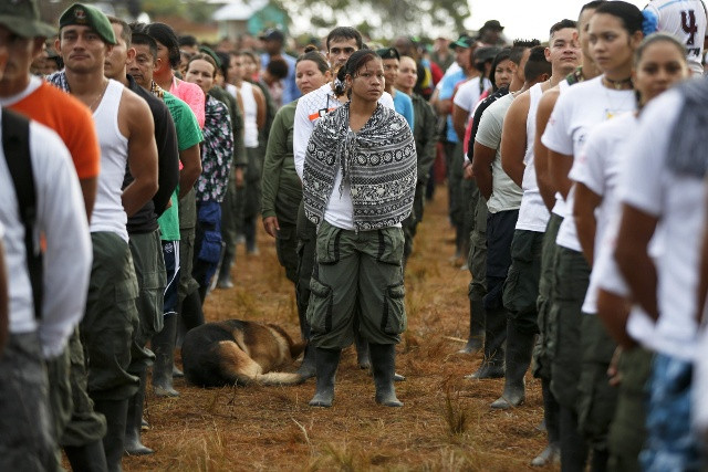 Phiến quân FARC trong một buổi lễ diễn ra tháng trước tại đồng bằng Yari, miền Nam Colombia. Ảnh: ABCNews.