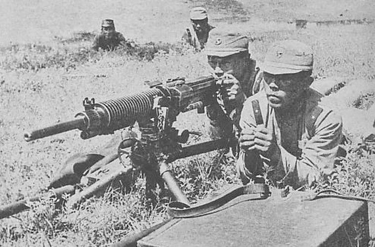 QĐND Việt Nam tuy “non trẻ” nhưng với sự kết hợp nhuần nhuyễn giữa chiến thuật du kích với những khẩu súng uy lực đã tạo nên nỗi ám ảnh cho đội quân viễn chinh Pháp. Súng máy Type 92 đã từng tham chiến nhiều trận đánh chống lại quân Pháp tại chiến trường Việt Nam.