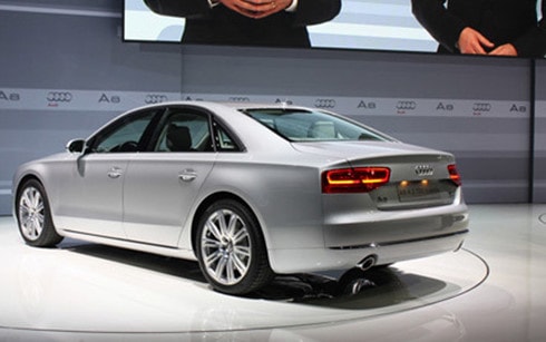  AUDI A8