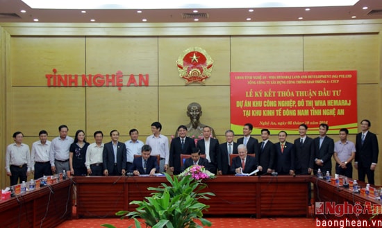 Lễ ký kết diễn ra dưới sự chứng kiến của nhiều lãnh đạo tỉnh Nghệ An và các bên liên quan.