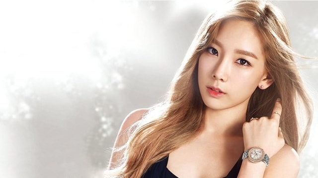 Hoàn thiện top 10 là trưởng nhóm SNSD Taeyeon. Nhan sắc của “nữ hoàng nhạc số” Kpop vẫn còn gây tranh cãi vì nghi án phẫu thuật thẩm mỹ. Cô đạt 3.722.802 phiếu.  