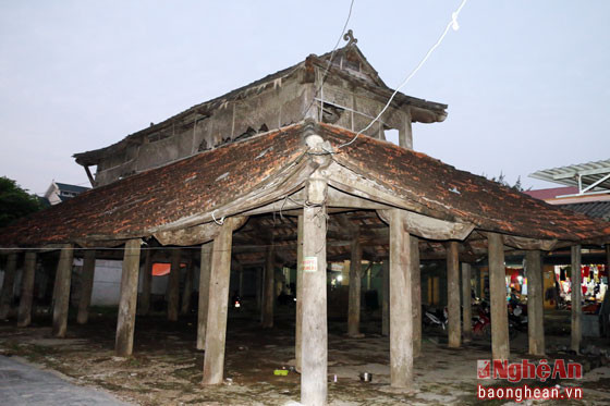 Đình Chợ Sy cũng là một di tích có giá trị của huyện Diễn Châu. Nơi đây, đã từng là nơi buôn bán sầm uất của nhân dân trong vùng