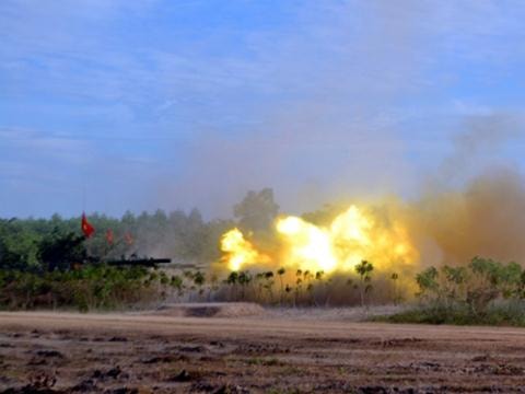 Lực lượng tăng thiết giáp khai hỏa.