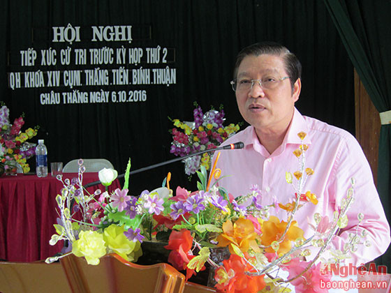 Ông Phan Đình Trạc trả lời kiến nghị của cử tri.