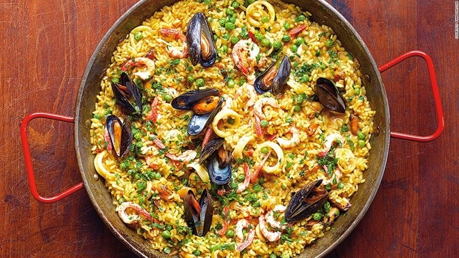 Paella Valenciana - cơm thập cẩm Valencia. (Nguồn: CNN)