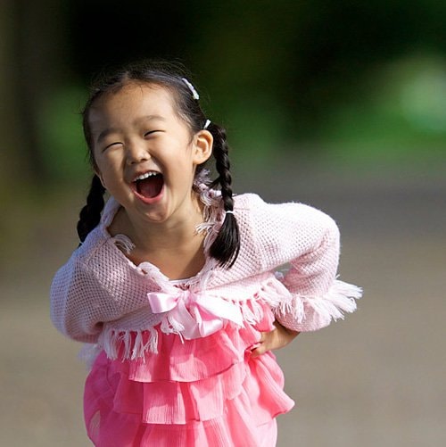 Cười là khoảng cách ngắn nhất giữa hai tâm hồn, là biết nghệ thuật sống