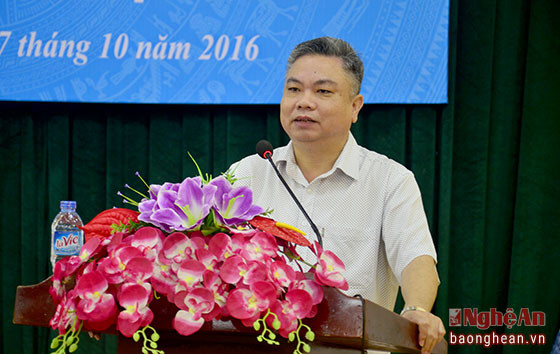 Trưởng Ban Dân vận Tỉnh ủy Lê Bá Hùng phát biểu khai mạc chương trình tập huấn.