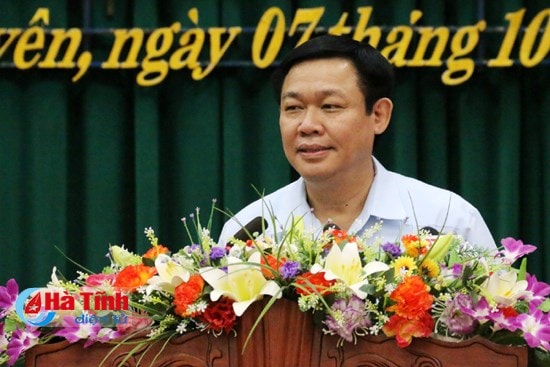 Phó Thủ tướng Vương Đình Huệ tại buổi tiếp xúc cử tri Hà Tĩnh (ảnh: baohatinh)