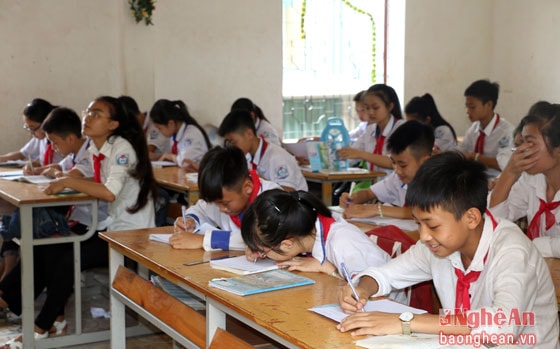 Giờ ôn tập trước kì thi vào lớp 10 của học sinh lớp 9 trường THCS Vinh Tân ( ảnh tư liệu minh họa)