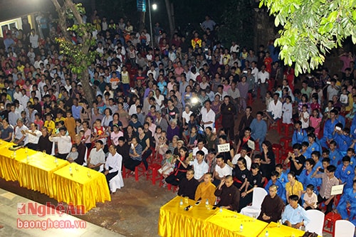 Đông đảo tăng ni, phật tử và các võ sinh 