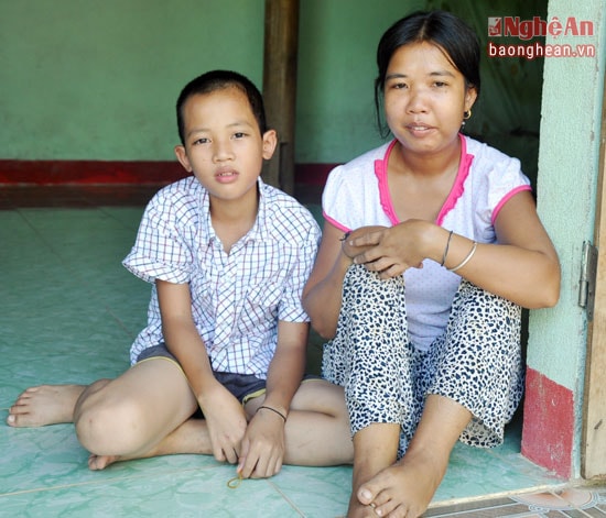 Niềm vui của Viêng Thị Thắm khi con trai là Viêng Quốc Thắng ngày càng khôn lớn.