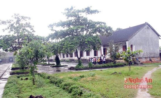 Trường THCS xã Thanh liên được xây dựng từ năm 1976, nay chưa được đầu tư xây dựng kiên cố hóa, là nguyên nhân khiến xã 