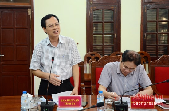 Đồng chí Nguyễn Mạnh Khôi - Phó Trưởng Ban Dân vận Tỉnh ủy báo cáo tổng hợp tình hình  dư luận quan tâm.